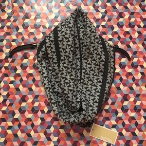 ❄️Michael Kors Infinity Scarf❄️